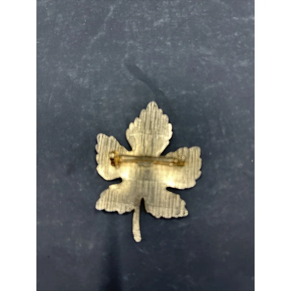 Vintage Green Enamel With Goldtone Accents Leaf Pin‎ Fall